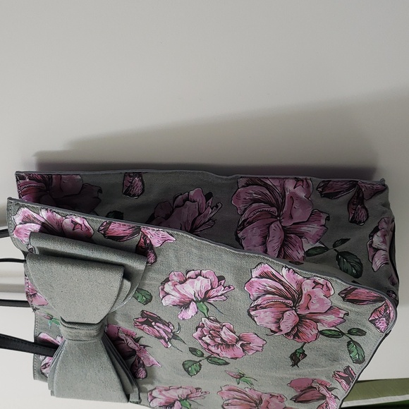 Fabulous Betsey Johnson Big Bow Denim Rose Print Shoulder Straps Tote - Picture 4 of 15